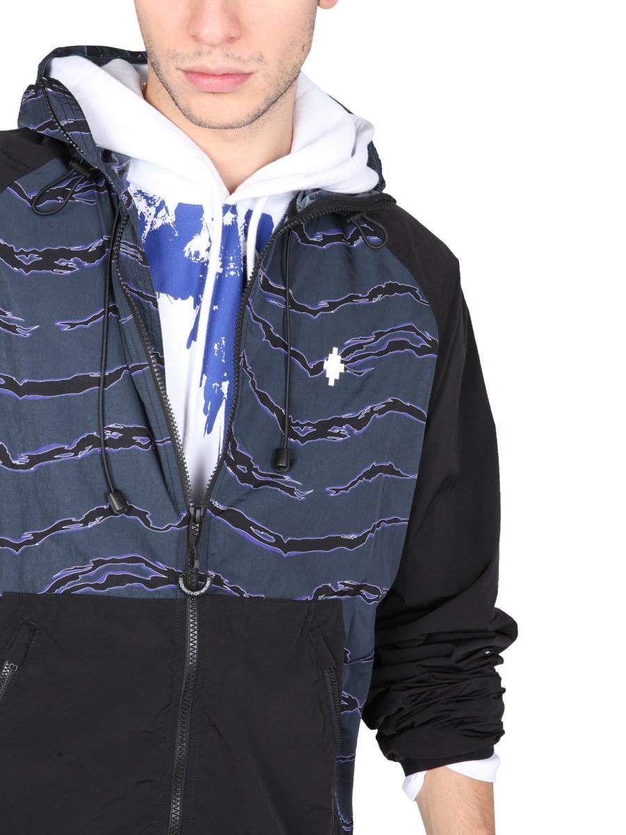 MARCELO BURLON COUNTY OF MILAN GIACCA A VENTO IN NYLON CON STAMPA "CROSS"