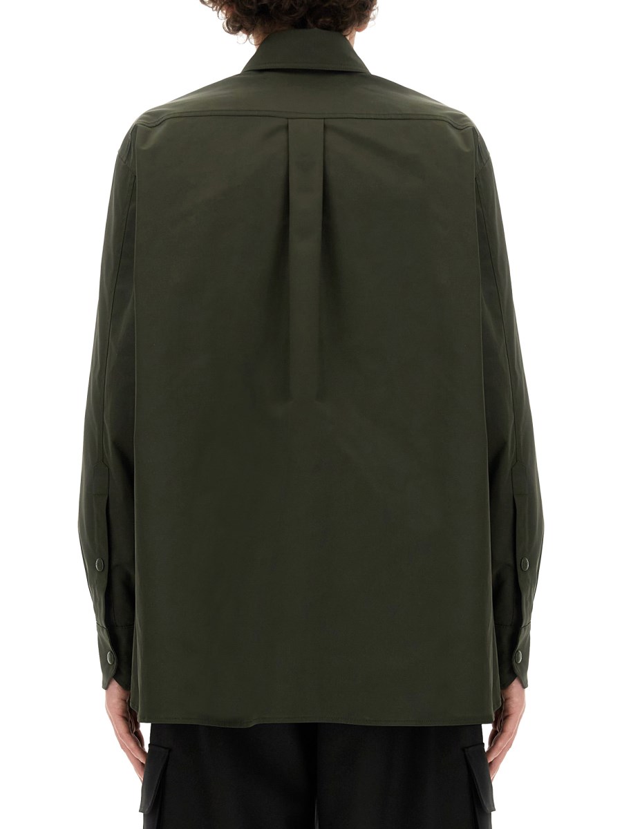 VALENTINO GIACCA CAMICIA IN NYLON CON V DETAIL GOMMATA
