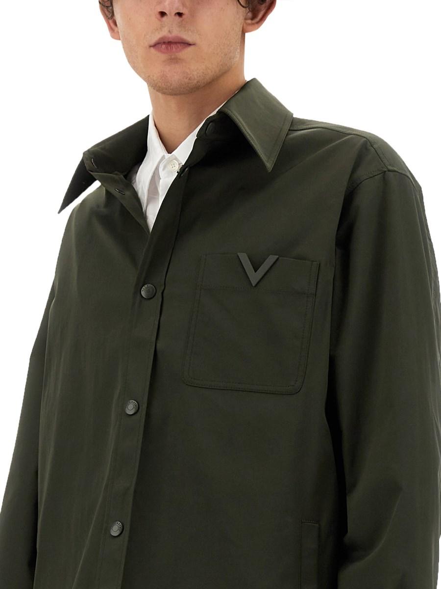 VALENTINO GIACCA CAMICIA IN NYLON CON V DETAIL GOMMATA