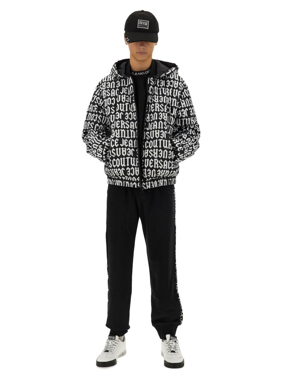 VERSACE JEANS COUTURE GIACCA "LOGOMANIA" CON CAPPUCCIO