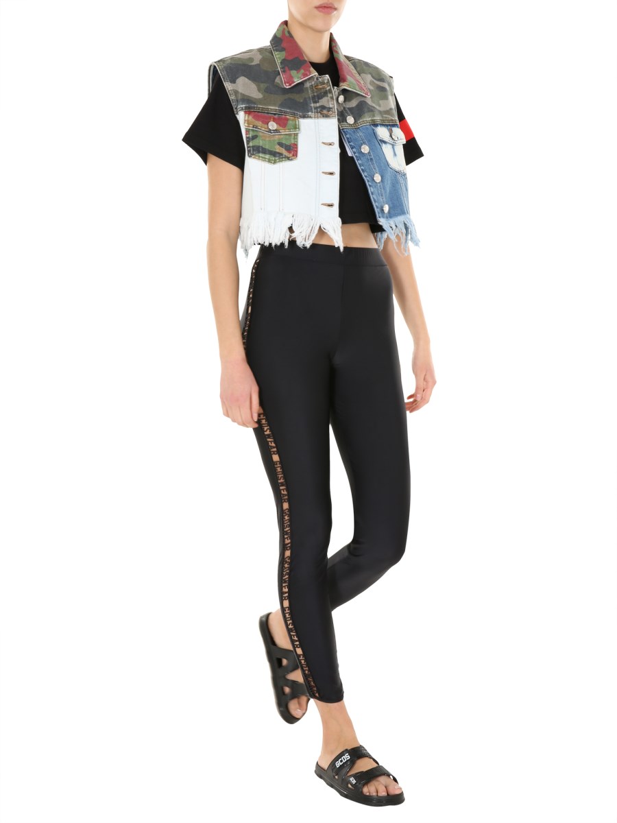 GCDS GILET CROPPED IN DENIM DI COTONE CON DETTAGLI CAMOUFLAGE