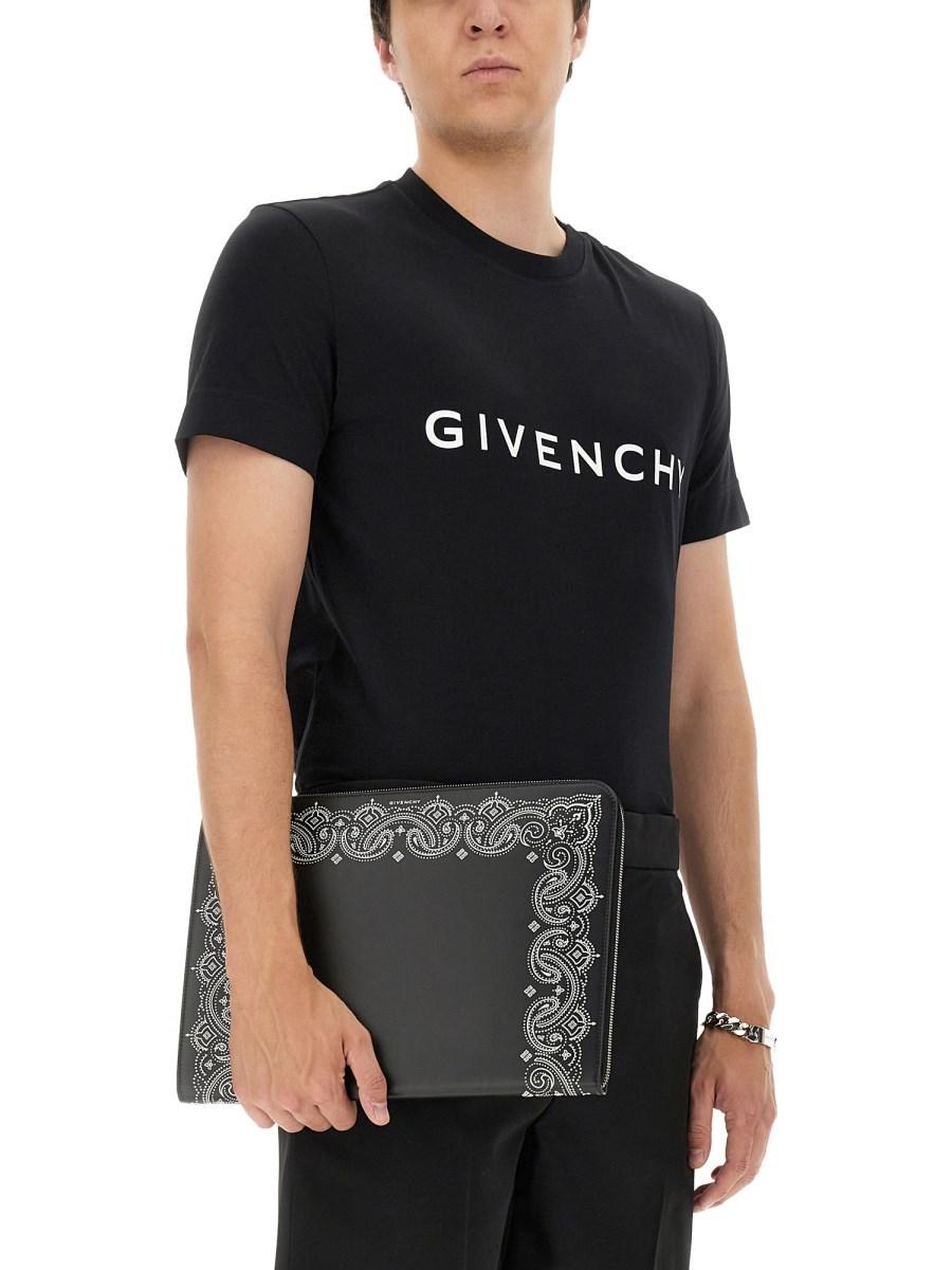 GIVENCHY POUCH IN PELLE CON STAMPA BANDANA