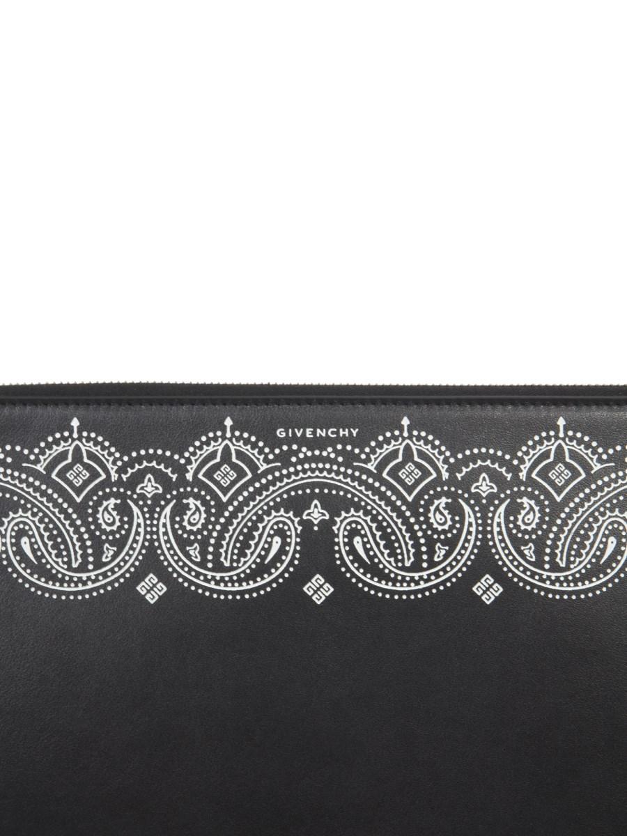 GIVENCHY POUCH IN PELLE CON STAMPA BANDANA