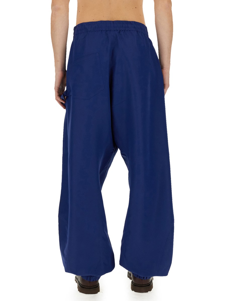 JW ANDERSON PANTALONE JOGGERS CON LOGO ANCORA