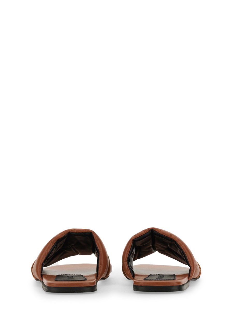 JW ANDERSON SANDALO SLIDE CON LOGO