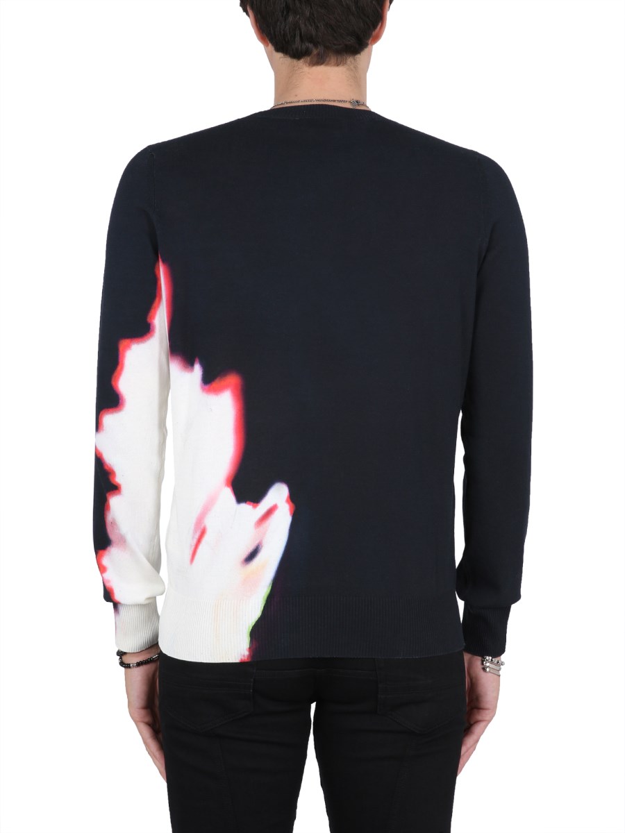ALEXANDER McQUEEN MAGLIA CON STAMPA SOLARISED FLOWER