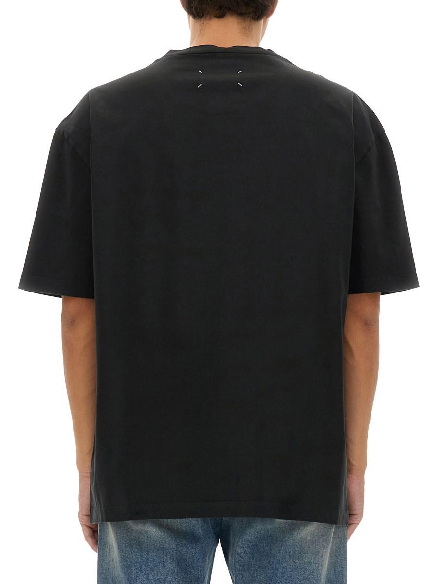 MAISON MARGIELA T-SHIRT CON LOGO RICAMATO