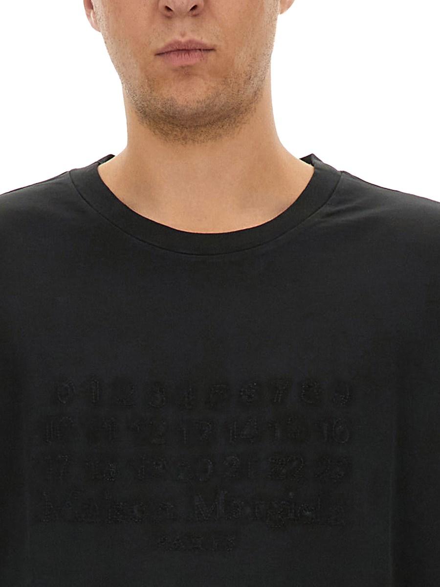 MAISON MARGIELA T-SHIRT CON LOGO RICAMATO