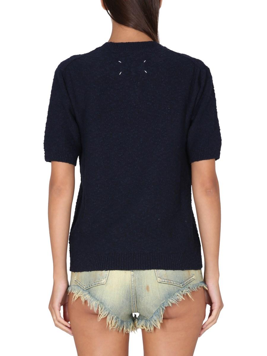 MAISON MARGIELA T-SHIRT IN MAGLIA CON SCOLLO A V