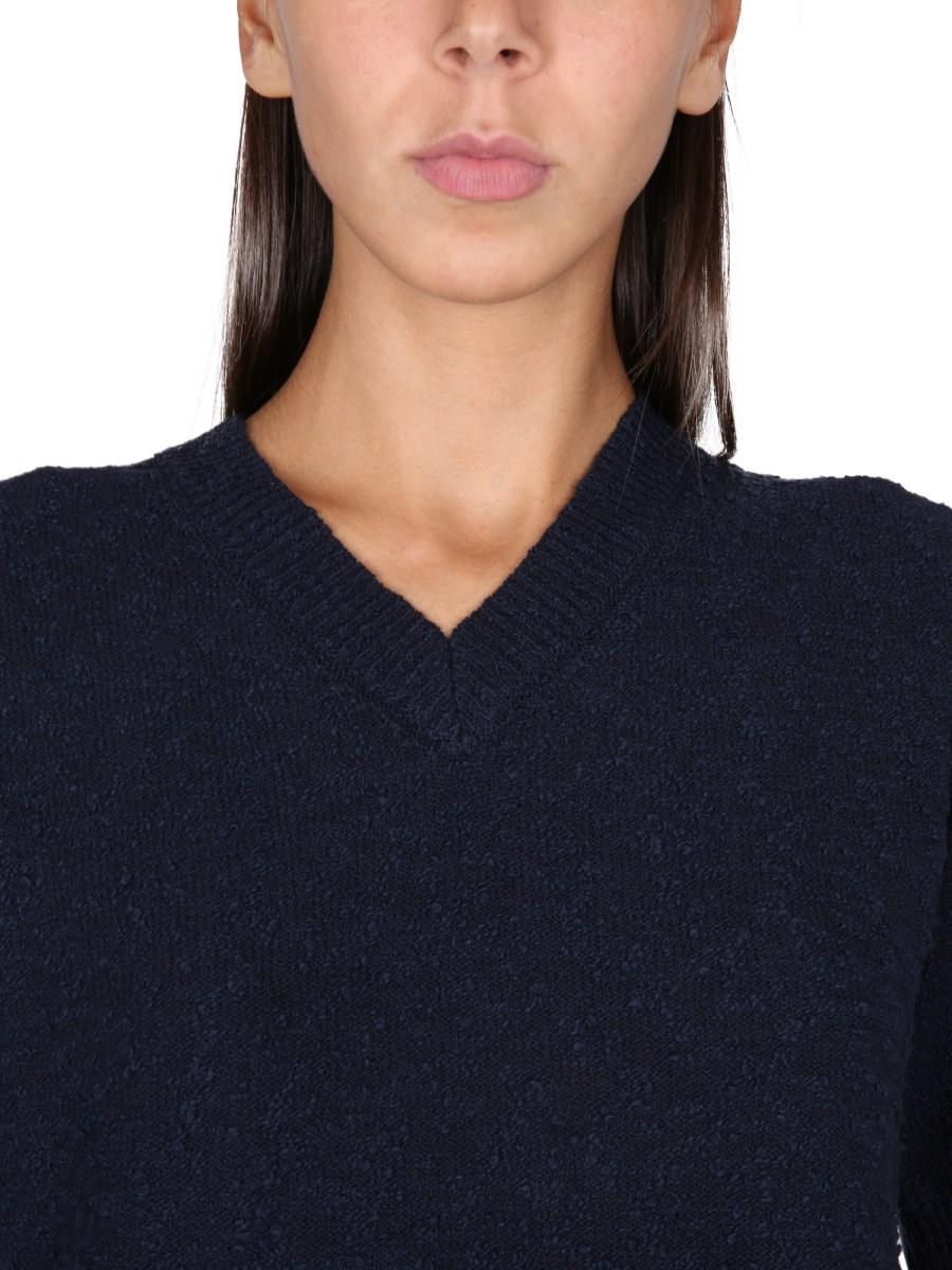 MAISON MARGIELA T-SHIRT IN MAGLIA CON SCOLLO A V