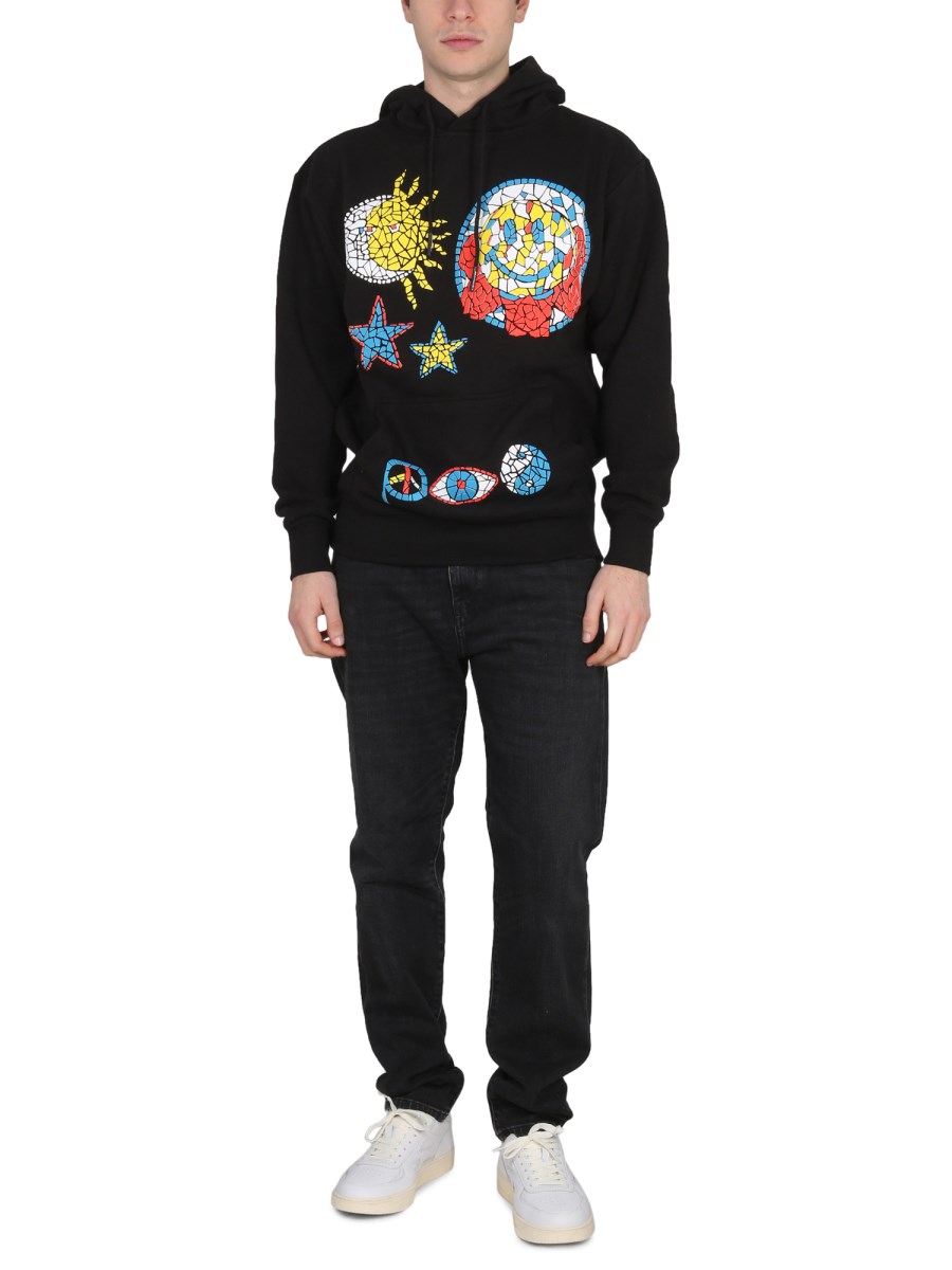 MARKET FELPA VARSITY HAND DRAWN