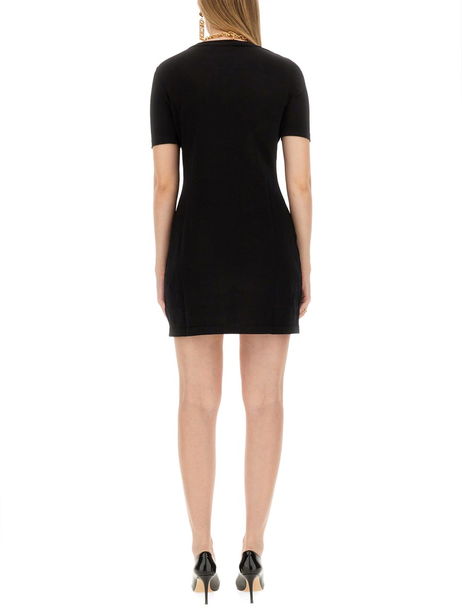 MOSCHINO ABITO CON LOGO