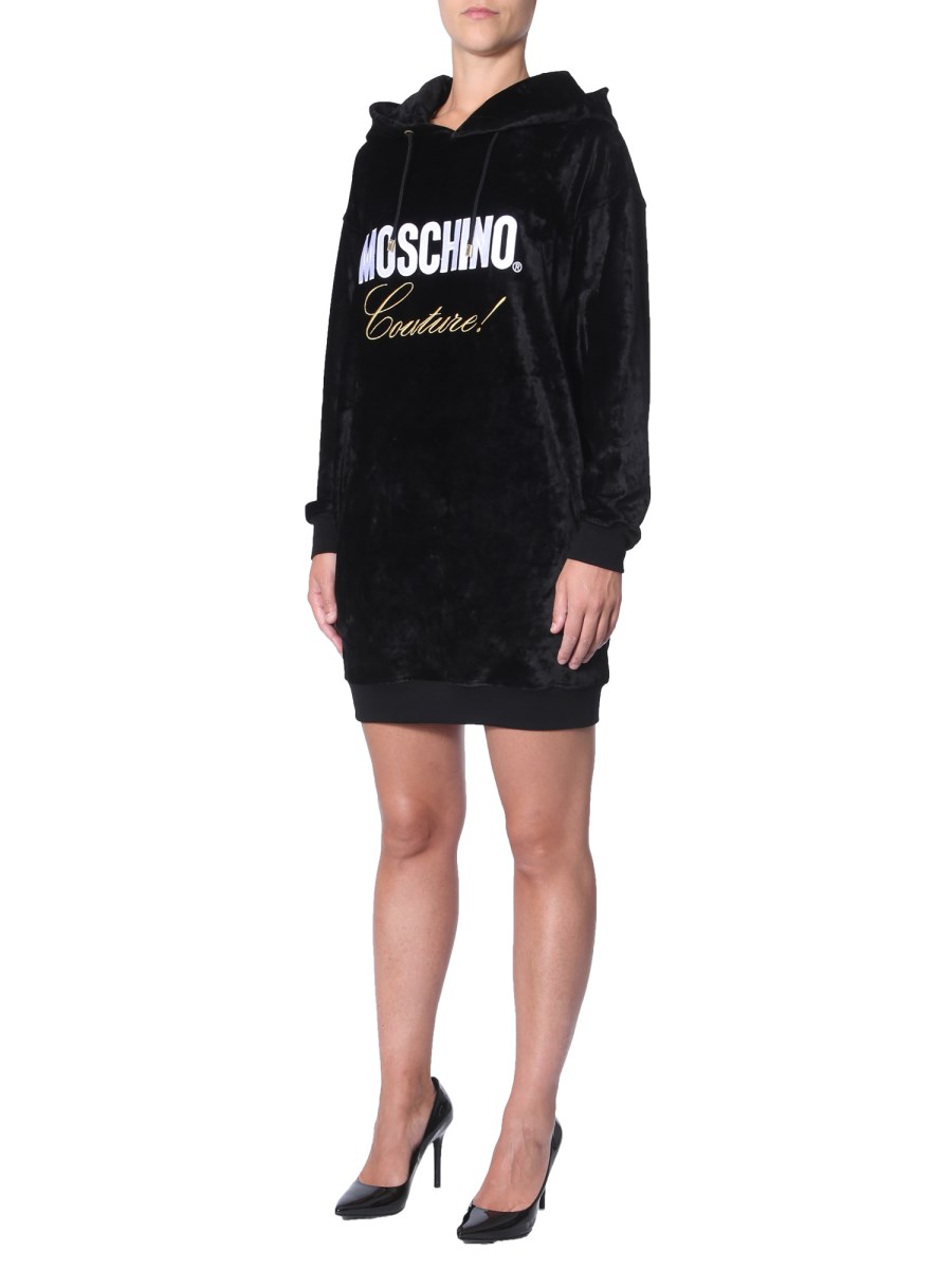 MOSCHINO ABITO FELPA CON CAPPUCCIO E LOGO