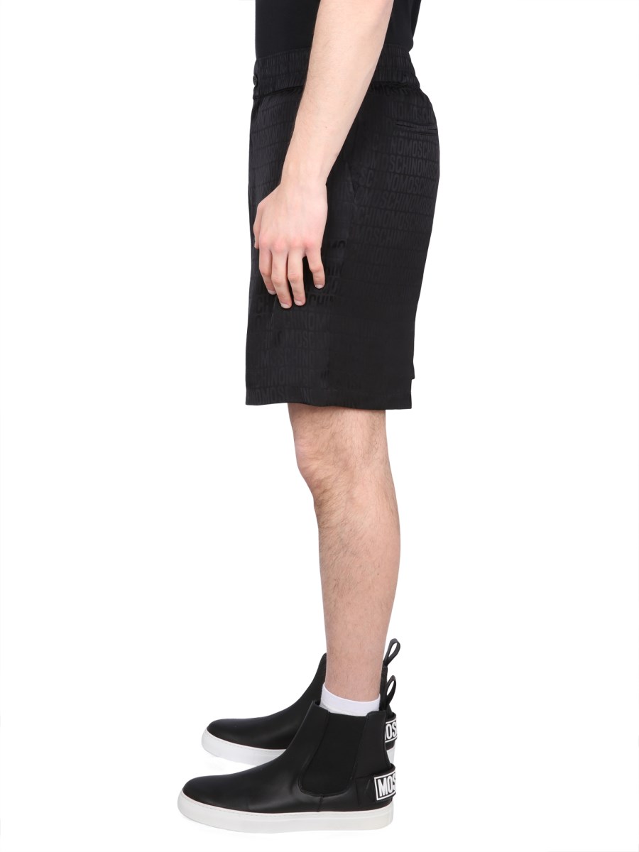 MOSCHINO SHORTS CON LOGO IN SATIN DI VISCOSA