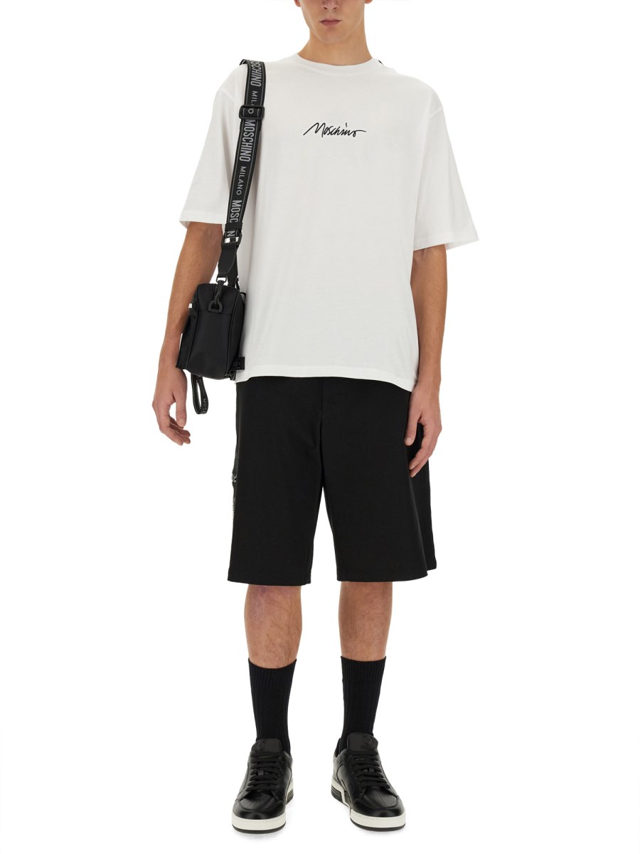 MOSCHINO T-SHIRT CON LOGO