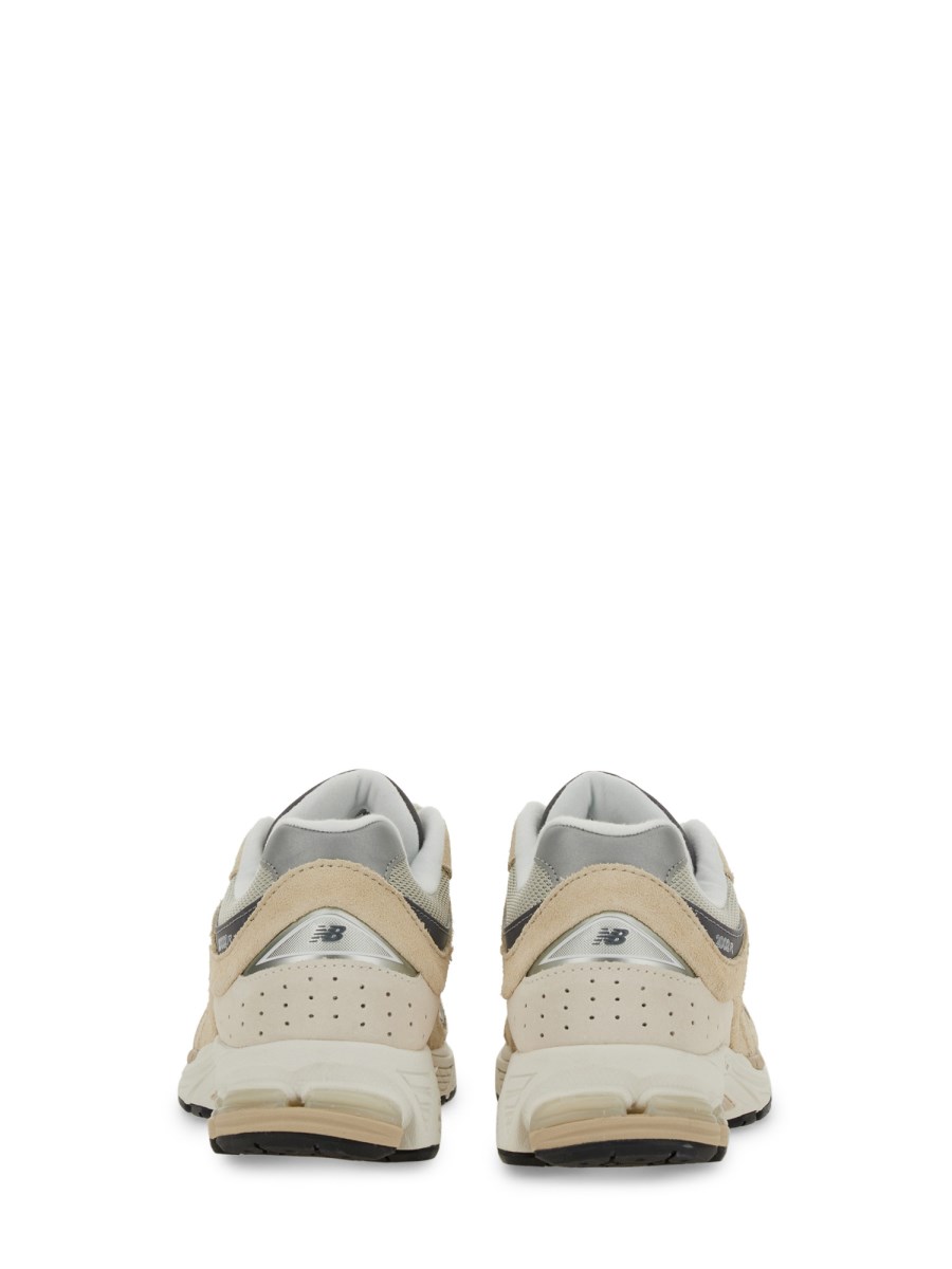 NEW BALANCE SNEAKER 2002
