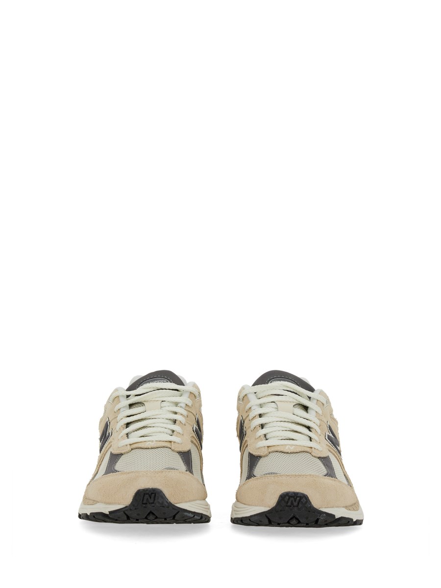 NEW BALANCE SNEAKER 2002