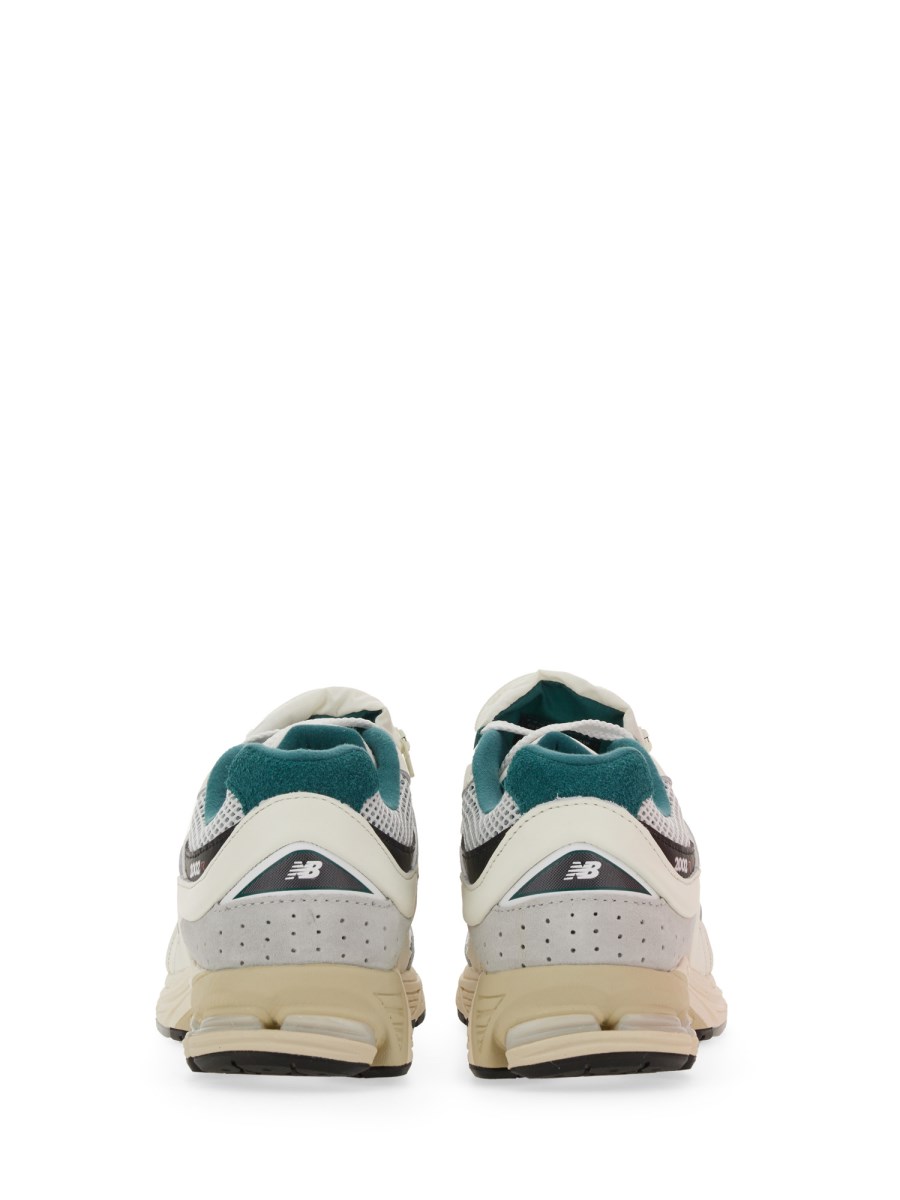 NEW BALANCE SNEAKER 2002 IN PELLE