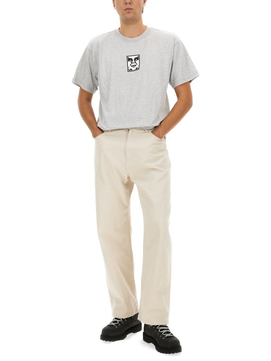 OBEY T-SHIRT CON LOGO