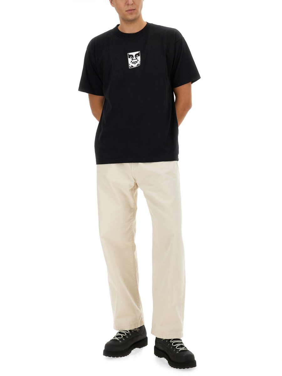 OBEY T-SHIRT CON LOGO