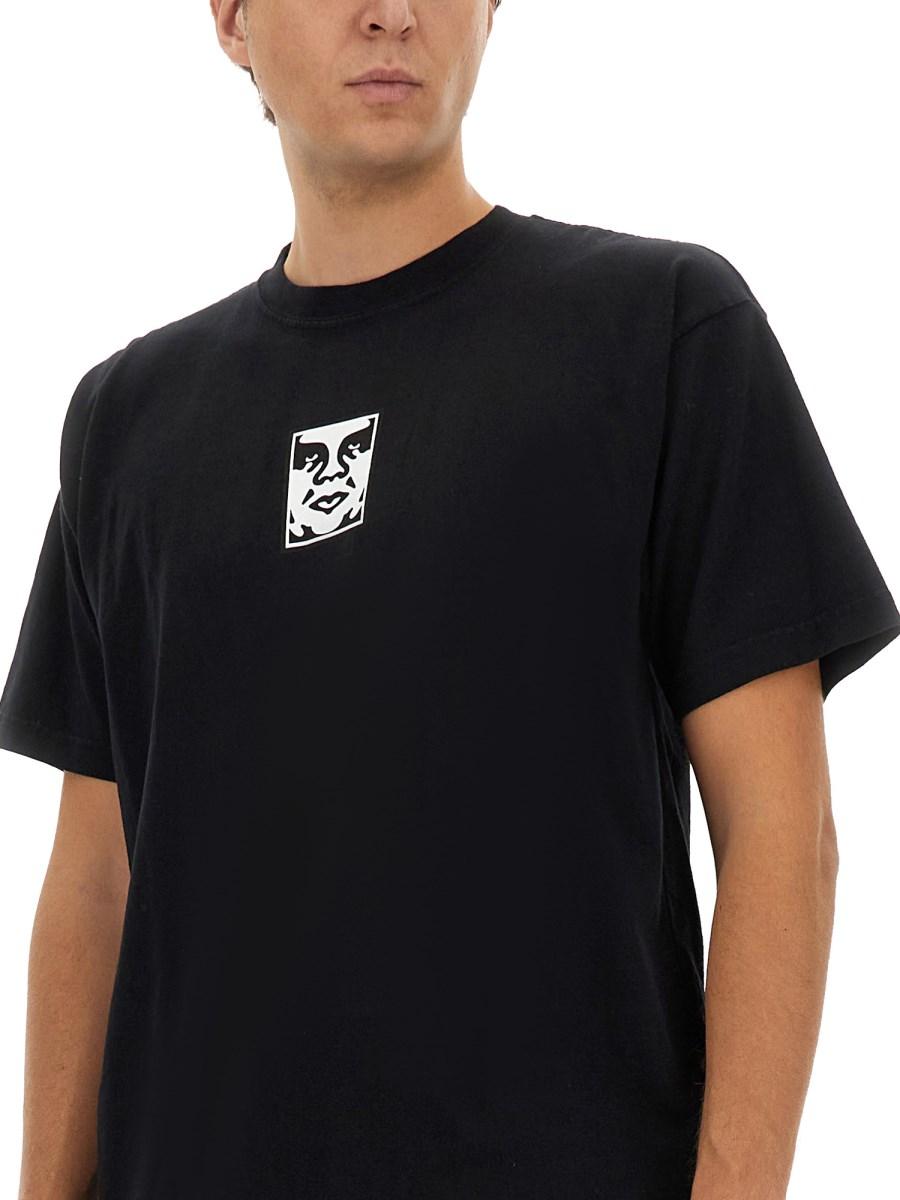OBEY T-SHIRT CON LOGO