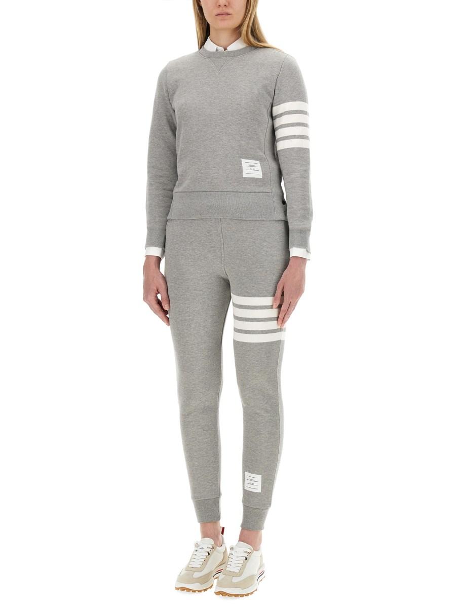 THOM BROWNE PANTALONE IN FELPA DI COTONE CON DETTAGLIO A RIGHE
