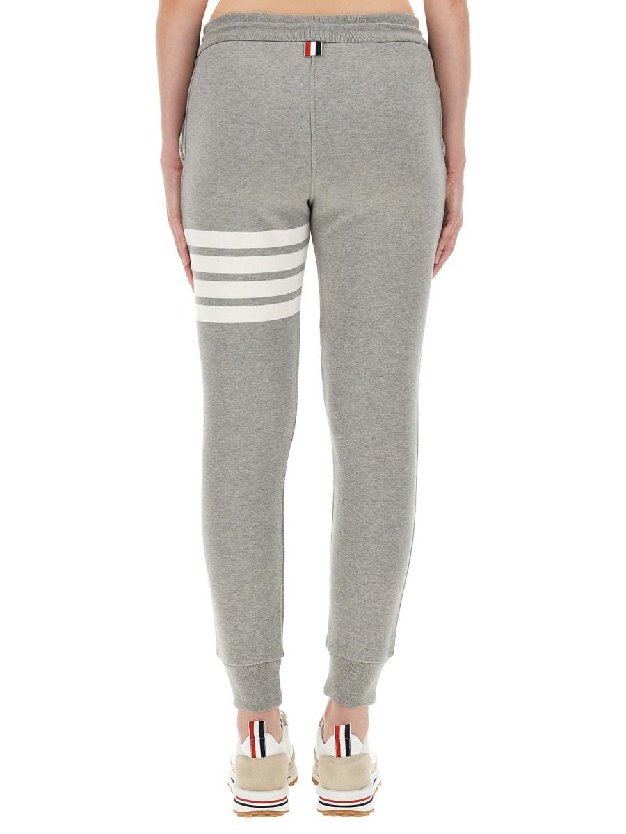 THOM BROWNE PANTALONE IN FELPA DI COTONE CON DETTAGLIO A RIGHE
