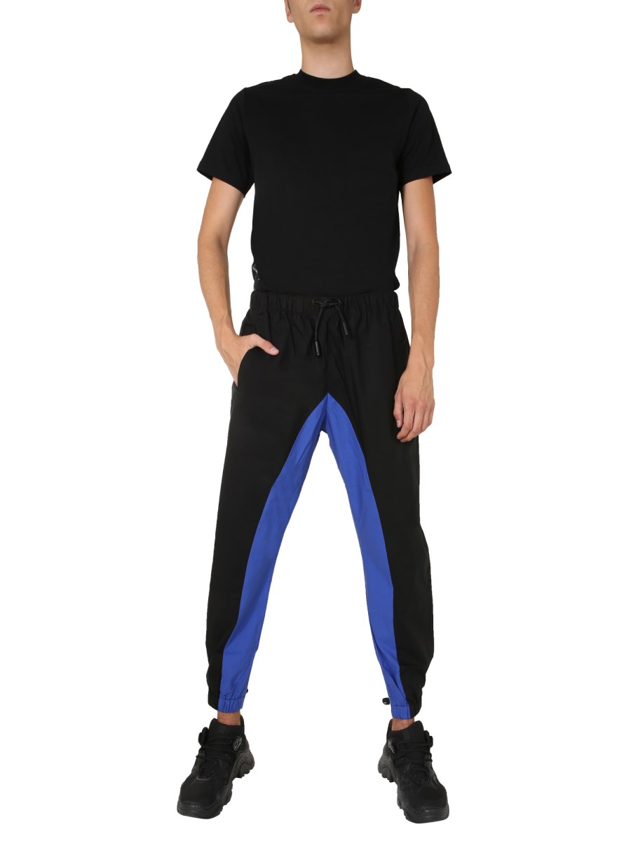 MARCELO BURLON COUNTY OF MILAN PANTALONE JOGGING IN COTONE TECNICO CON BANDE A CONTRASTO