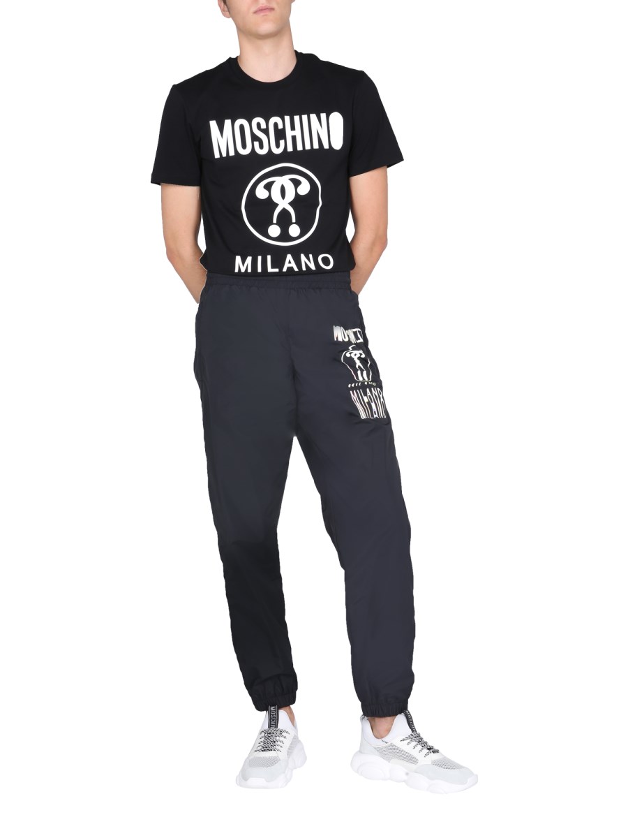 MOSCHINO PANTALONE JOGGING IN NYLON CON GRAFICA EFFETTO GLITCH