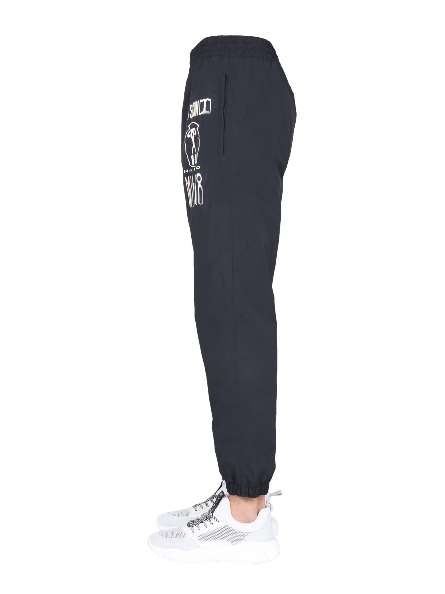 MOSCHINO PANTALONE JOGGING IN NYLON CON GRAFICA EFFETTO GLITCH
