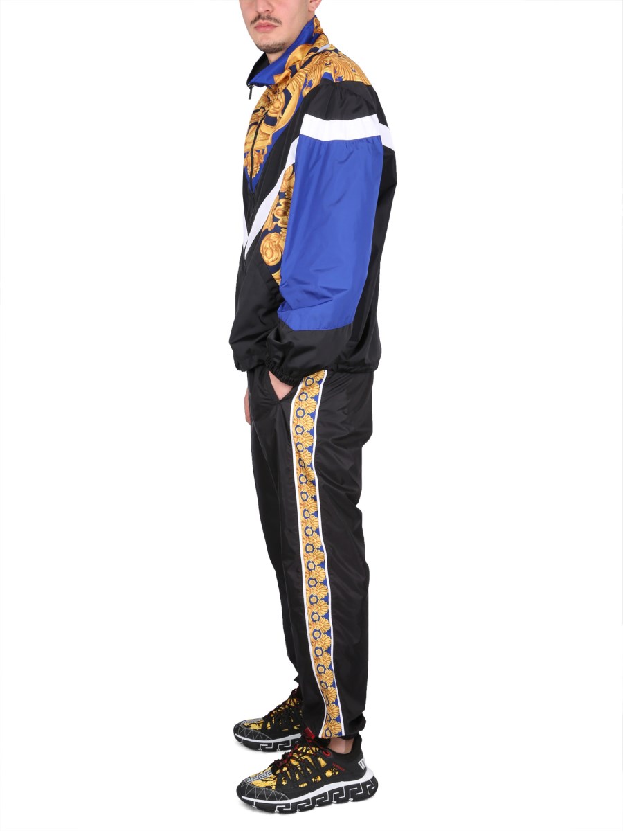 VERSACE PANTALONE JOGGING IN NYLON CON STAMPA BAROCCO