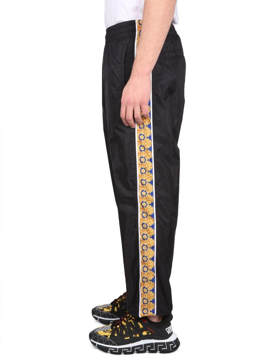 VERSACE PANTALONE JOGGING IN NYLON CON STAMPA BAROCCO