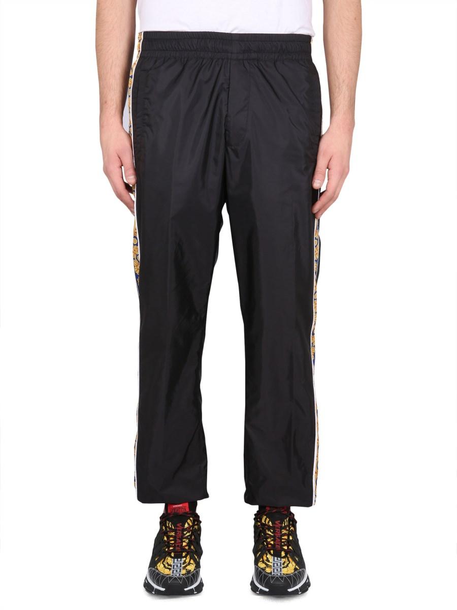 VERSACE PANTALONE JOGGING IN NYLON CON STAMPA BAROCCO