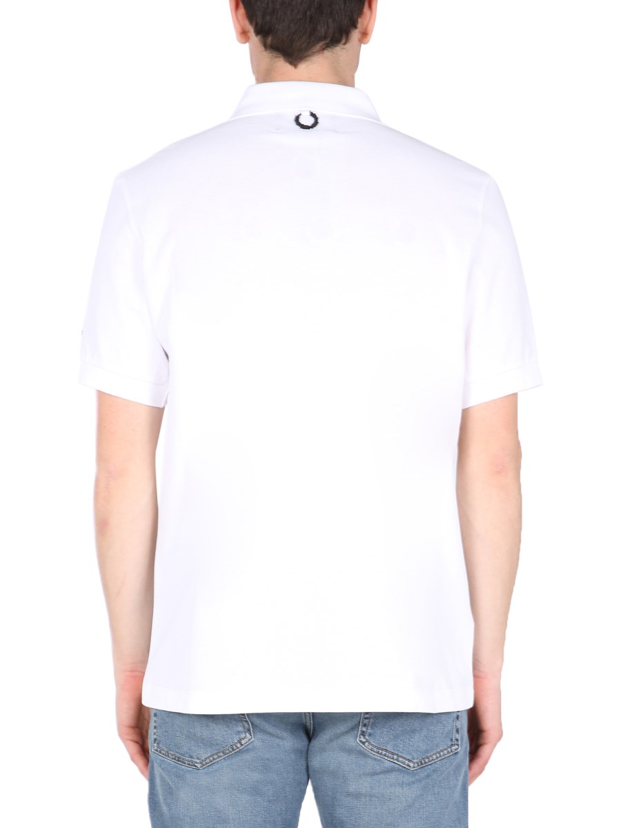 FRED PERRY X RAF SIMONS POLO REGULAR FIT IN PIQUE DI COTONE CON SPILLA E RICAMO LOGO