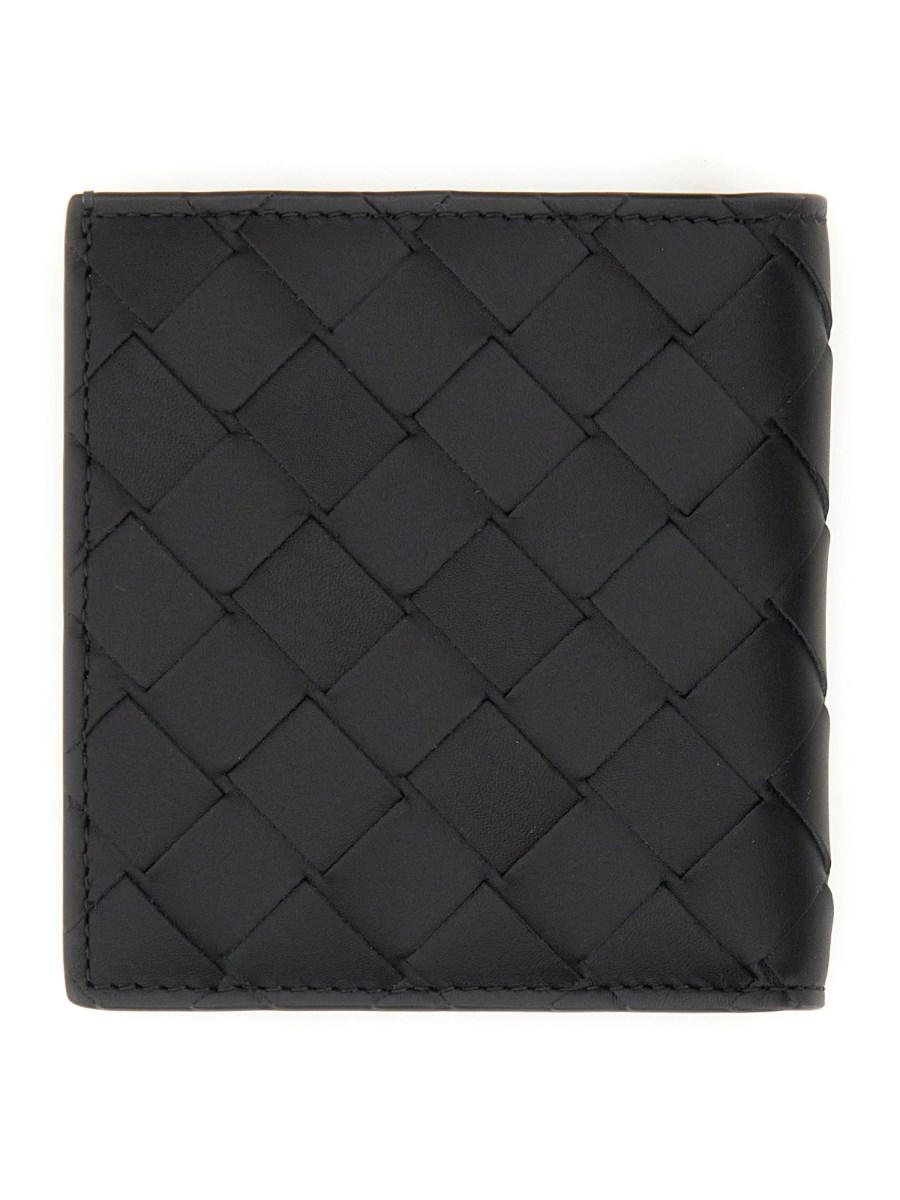 BOTTEGA VENETA PORTAFOGLIO BI-FOLD SOTTILE IN PELLE CON MOTIVO INTRECCIATO