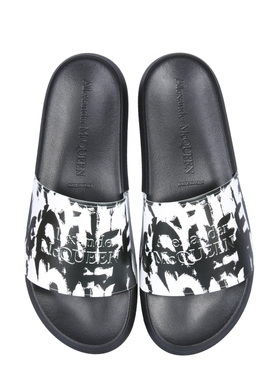ALEXANDER McQUEEN SANDALO IN GOMMA CON LOGO GRAFFITI