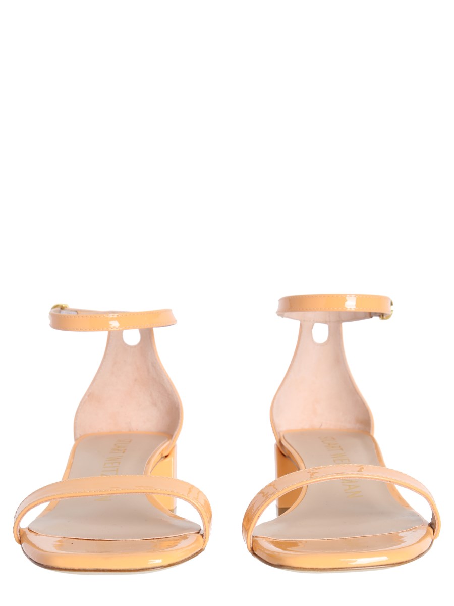STUART WEITZMAN SANDALO NUDISTCURVE 35 BLOCK IN PELLE VERNICIATA