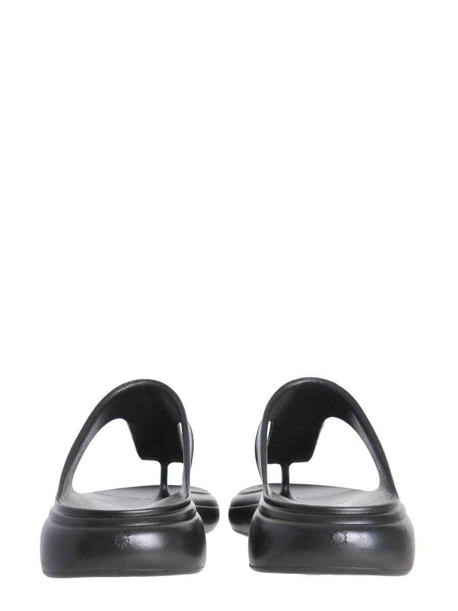 STUART WEITZMAN SANDALO SLIDE STUFLEX T-STRAP IN EVA