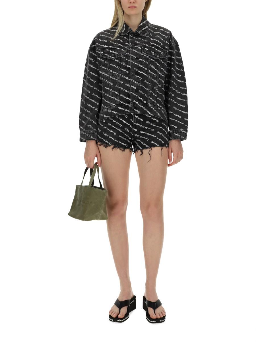 ALEXANDERWANG.T SHORTS CON DENIM DI COTONE CON LOGO ALL OVER