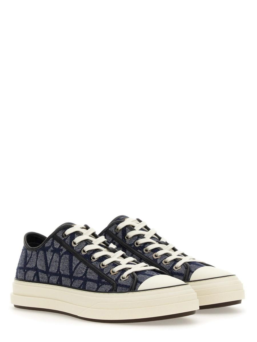VALENTINO GARAVANI SNEAKER LOW-TOP TOTALOOP IN TESSUTO JACQUARD TOILE ICONOGRAPHE CON EFFETTO DENIM