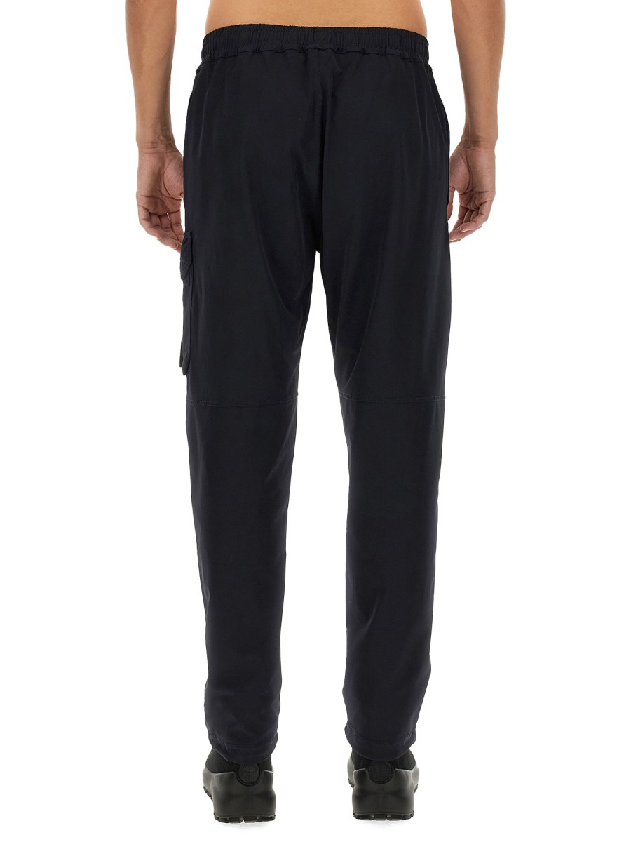 STONE ISLAND PANTALONE JOGGING CON LOGO