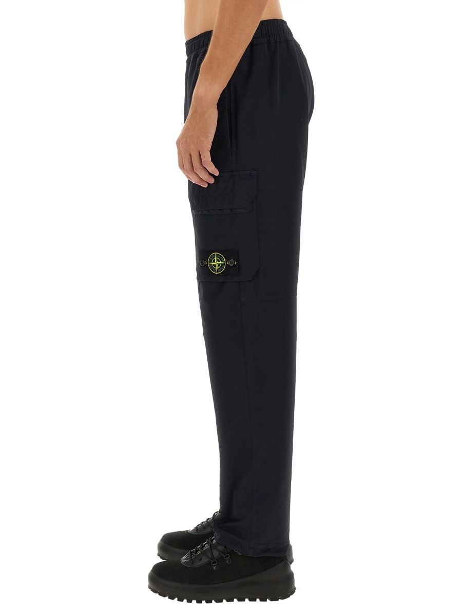 STONE ISLAND PANTALONE JOGGING CON LOGO