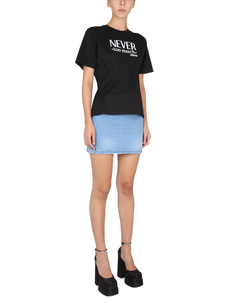 VERSACE T-SHIRT CON CORSETTO "NEVER TOO MUCH" IN JERSEY DI COTONE
