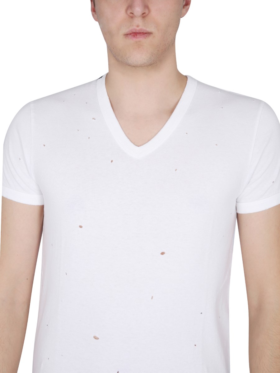 DOLCE & GABBANA T-SHIRT CON SCOLLO A V IN JERSEY DI COTONE LAVATO CON ROTTURE