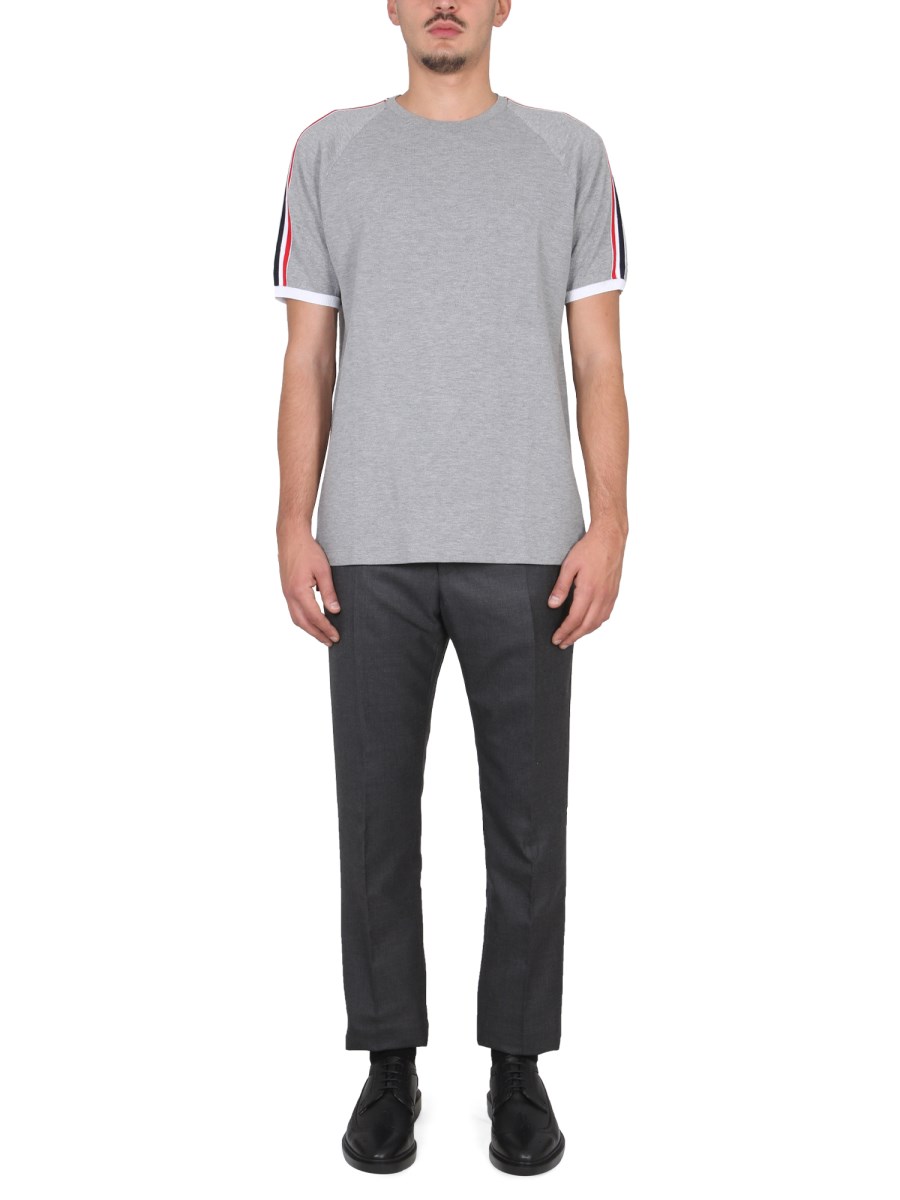 THOM BROWNE T-SHIRT DA BASEBALL A 4 BAR CON MANICA 3/4 IN JERSEY DI COTONE