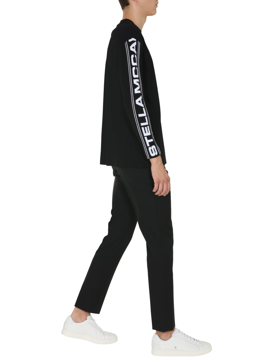 STELLA McCARTNEY T-SHIRT GIROCOLLO IN COTONE CON BANDA "23 OLD BOND"