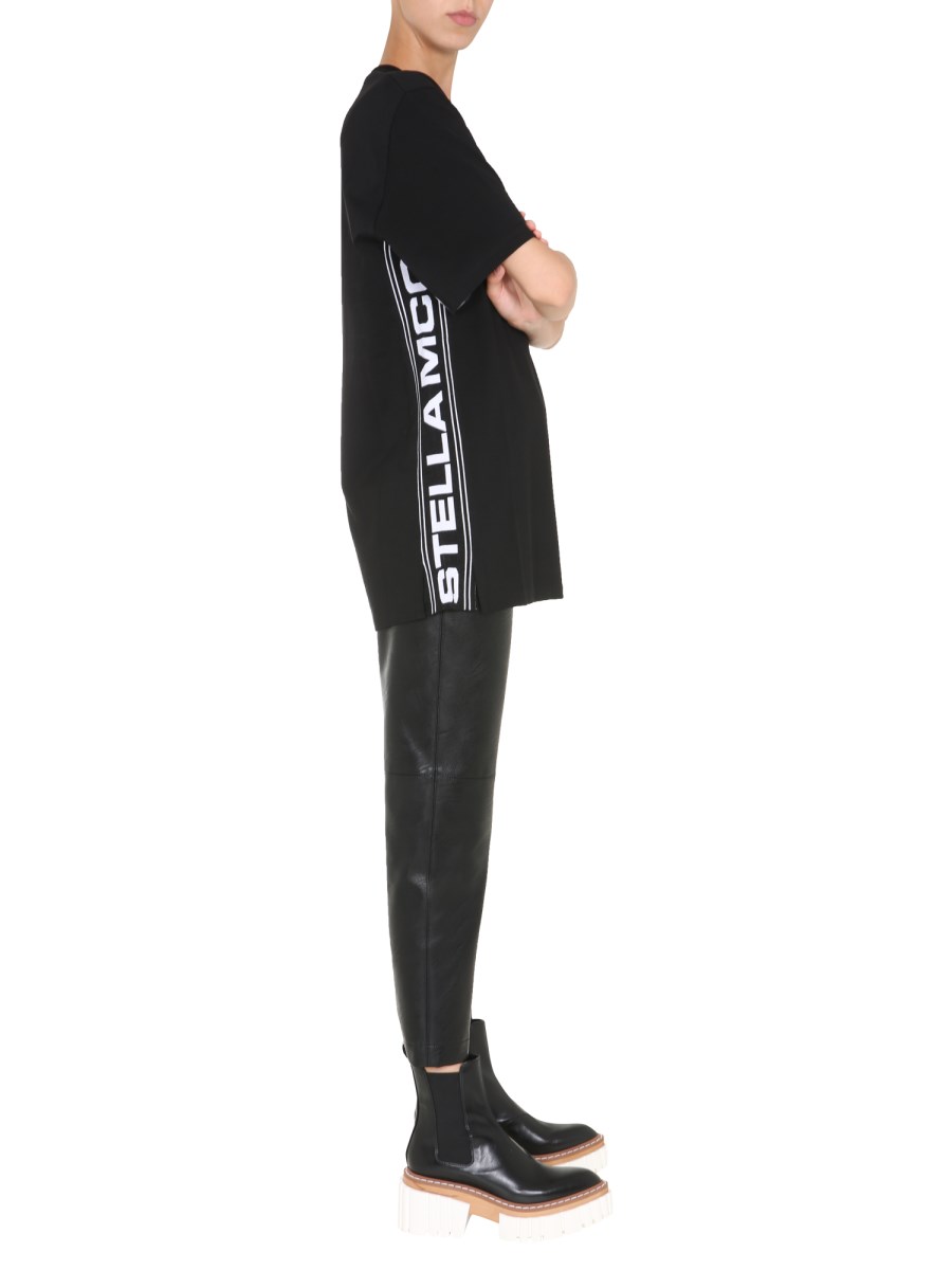 STELLA McCARTNEY T-SHIRT GIROCOLLO IN COTONE CON BANDA 23 OLD BOND