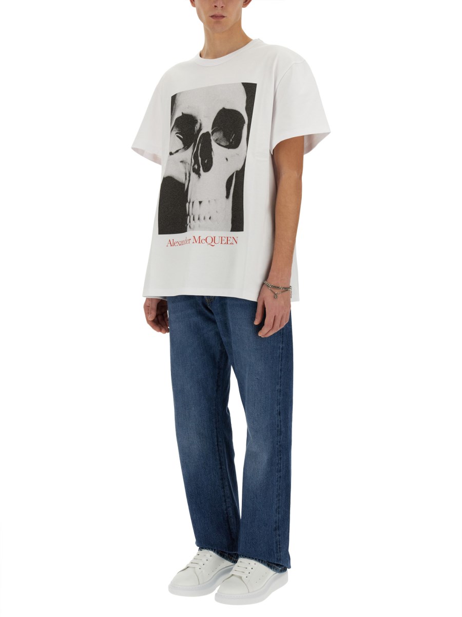 ALEXANDER McQUEEN T-SHIRT IN JERSEY DI COTONE CON STAMPA SKULL