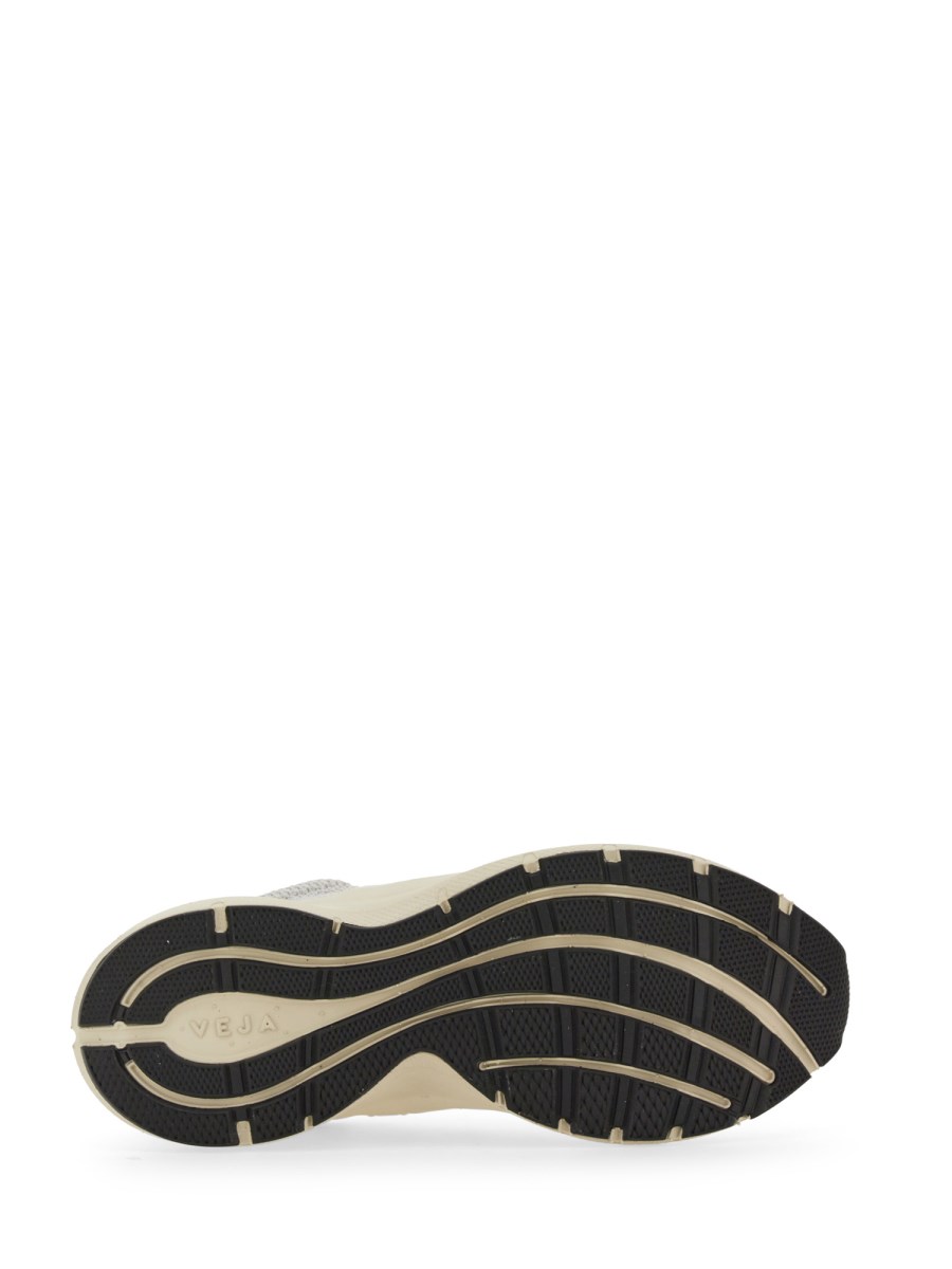 VEJA SNEAKER IN PELLE E MESH CON LOGO