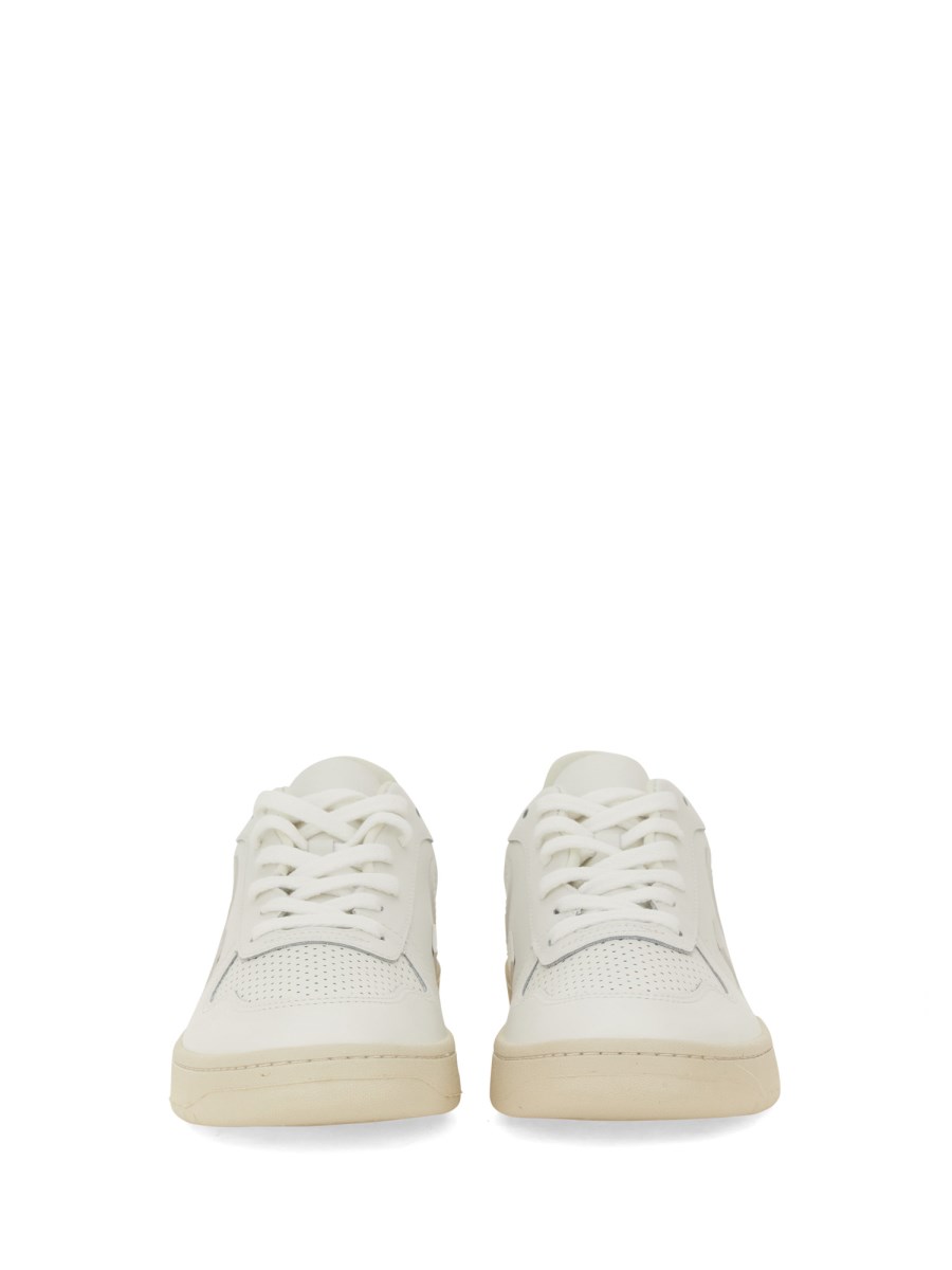 VEJA SNEAKER V-10 IN PELLE